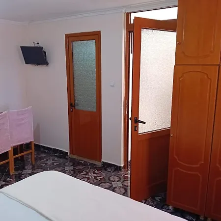Gogo's Sea Side Apartment Sarande